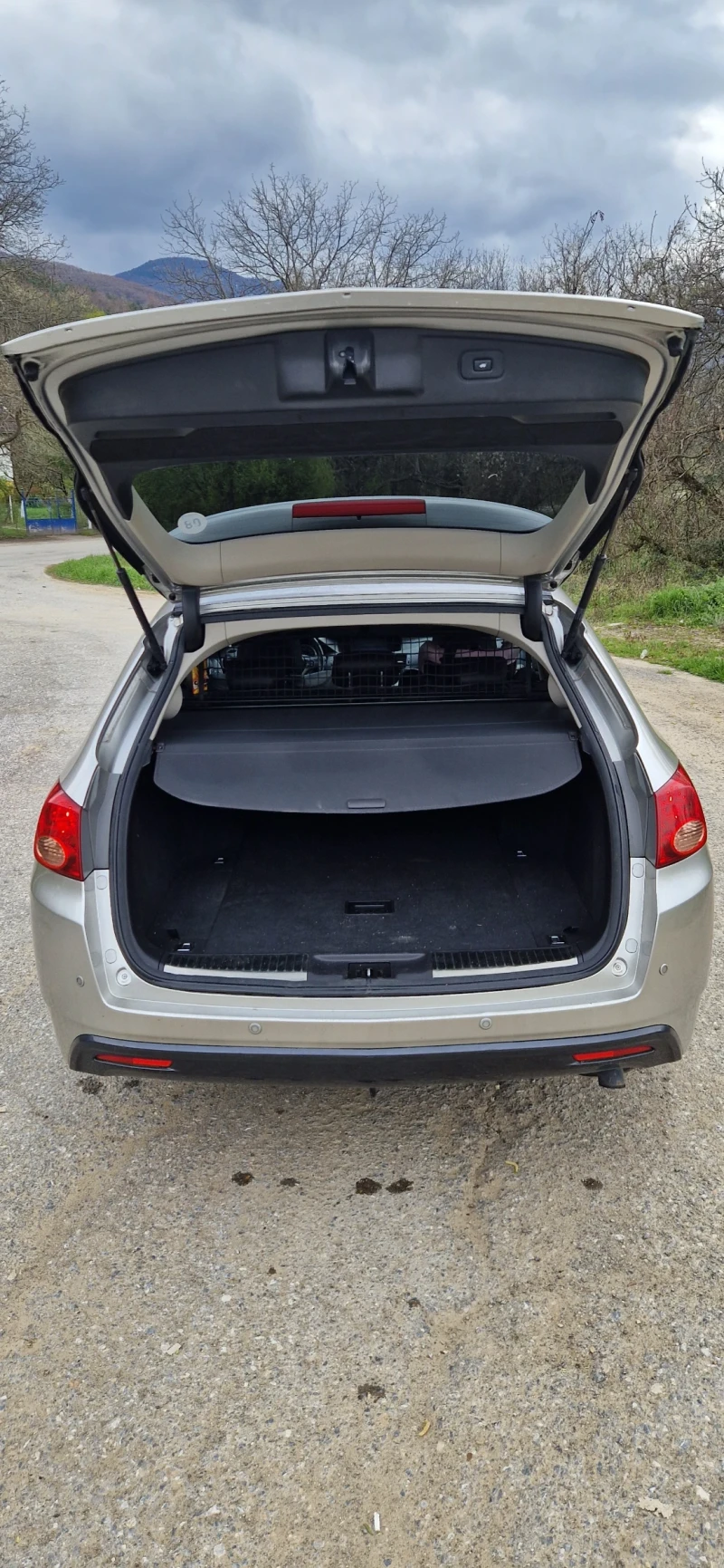 Honda Accord 2.2 i-Dtec, снимка 4 - Автомобили и джипове - 49849492