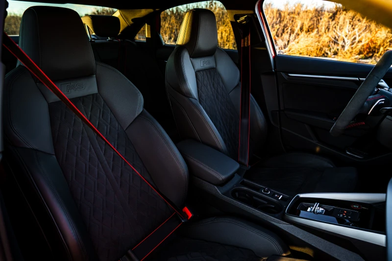 Audi Rs3 / Y8 / 2.5 TFSI/  Limousine / ГАРАНЦИЯ/, снимка 13 - Автомобили и джипове - 52450150