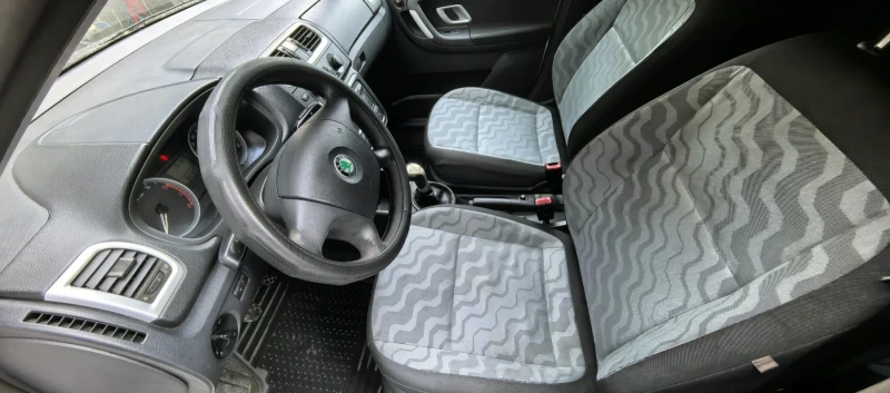Skoda Fabia, снимка 17 - Автомобили и джипове - 53019929