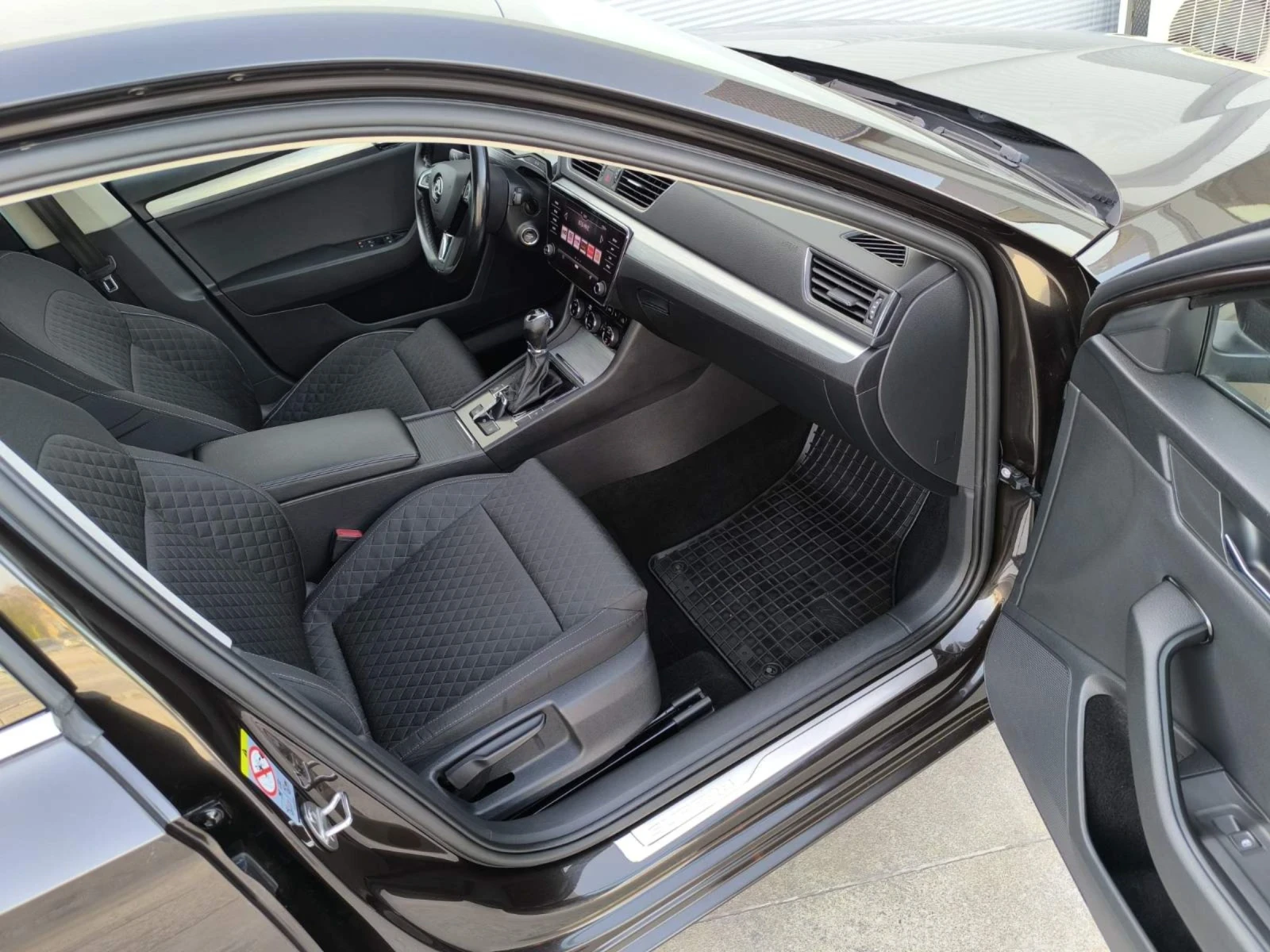 Skoda Superb 2.0 TDI/DSG | Mobile.bg — изображение 14