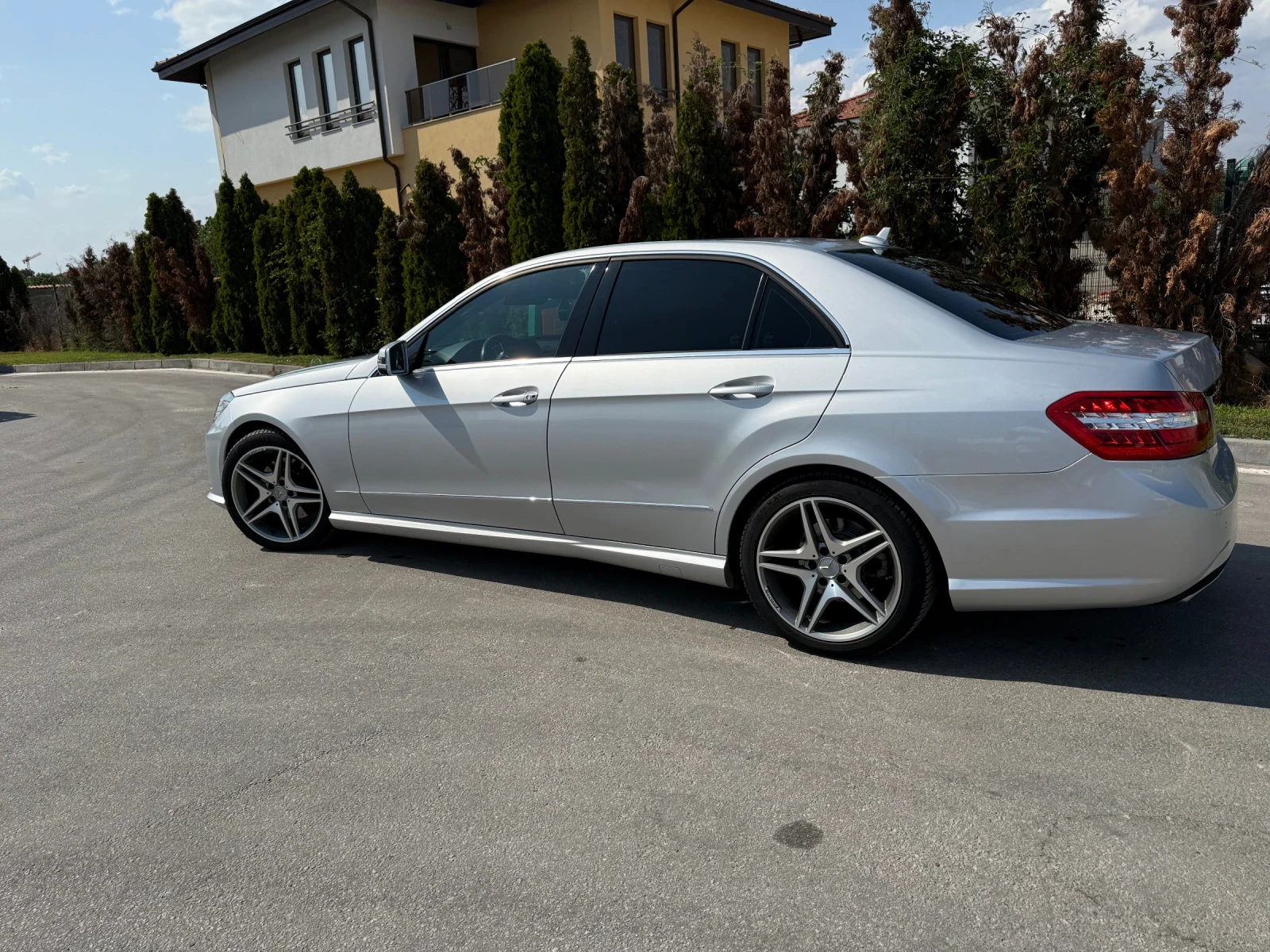 Mercedes-Benz E 220  - изображение 4