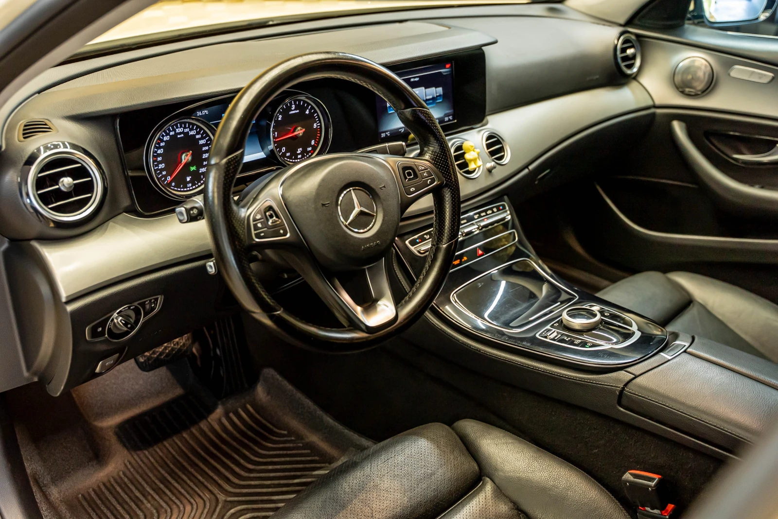 Mercedes-Benz E 200  TAXI - изображение 8