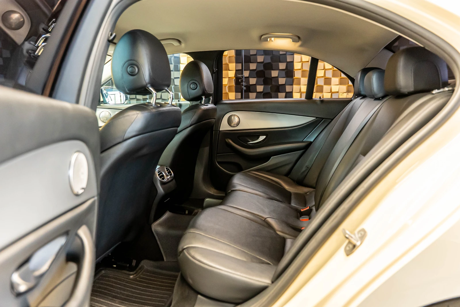 Mercedes-Benz E 200  TAXI | Mobile.bg — изображение 15