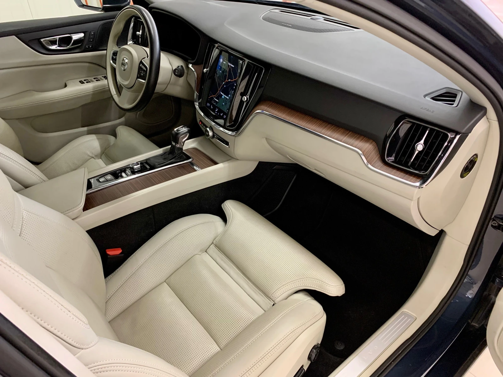 Volvo V60 D4 190hp * OBDUH* PODGREV* harman* MEMORY* BlindSp | Mobile.bg   11