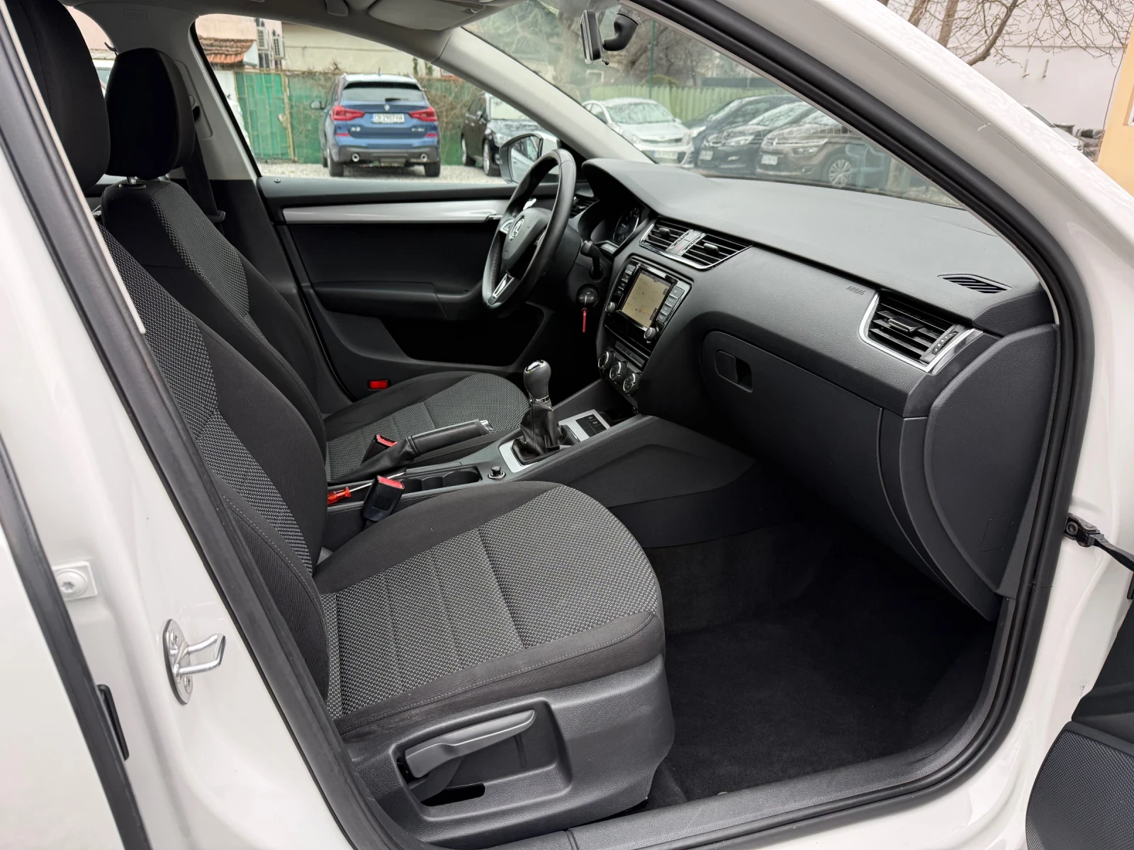 Skoda Octavia 1.6TDI Ambition 110к.с. - СУПЕР СЪСТОЯНИЕ! EURO6b, снимка 13 - Автомобили и джипове - 54028976