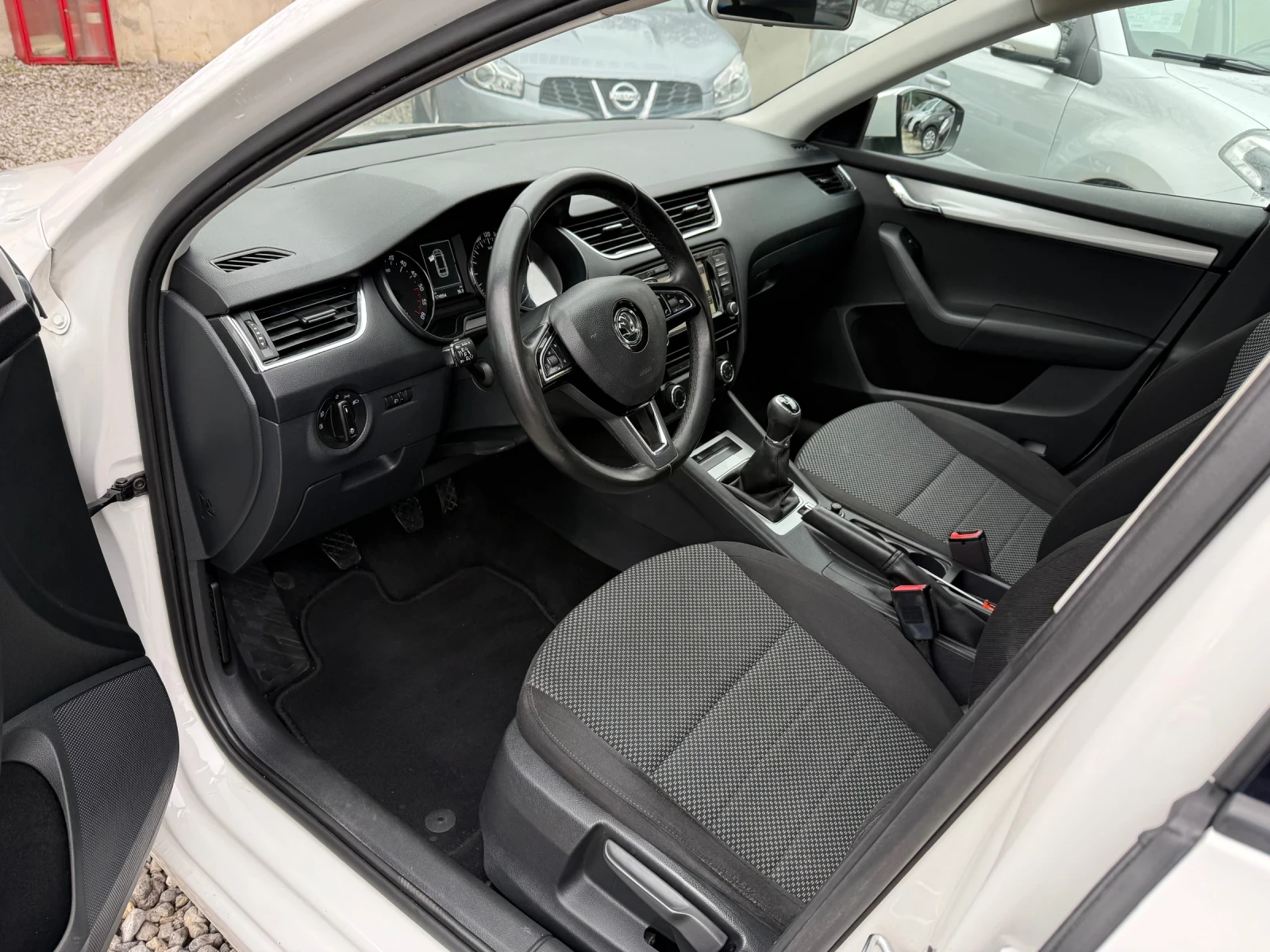 Skoda Octavia 1.6TDI Ambition 110к.с. - СУПЕР СЪСТОЯНИЕ! EURO6b, снимка 8 - Автомобили и джипове - 54028976