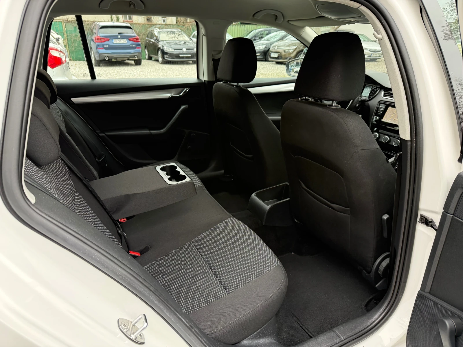 Skoda Octavia 1.6TDI Ambition 110к.с. - СУПЕР СЪСТОЯНИЕ! EURO6b, снимка 10 - Автомобили и джипове - 54028976