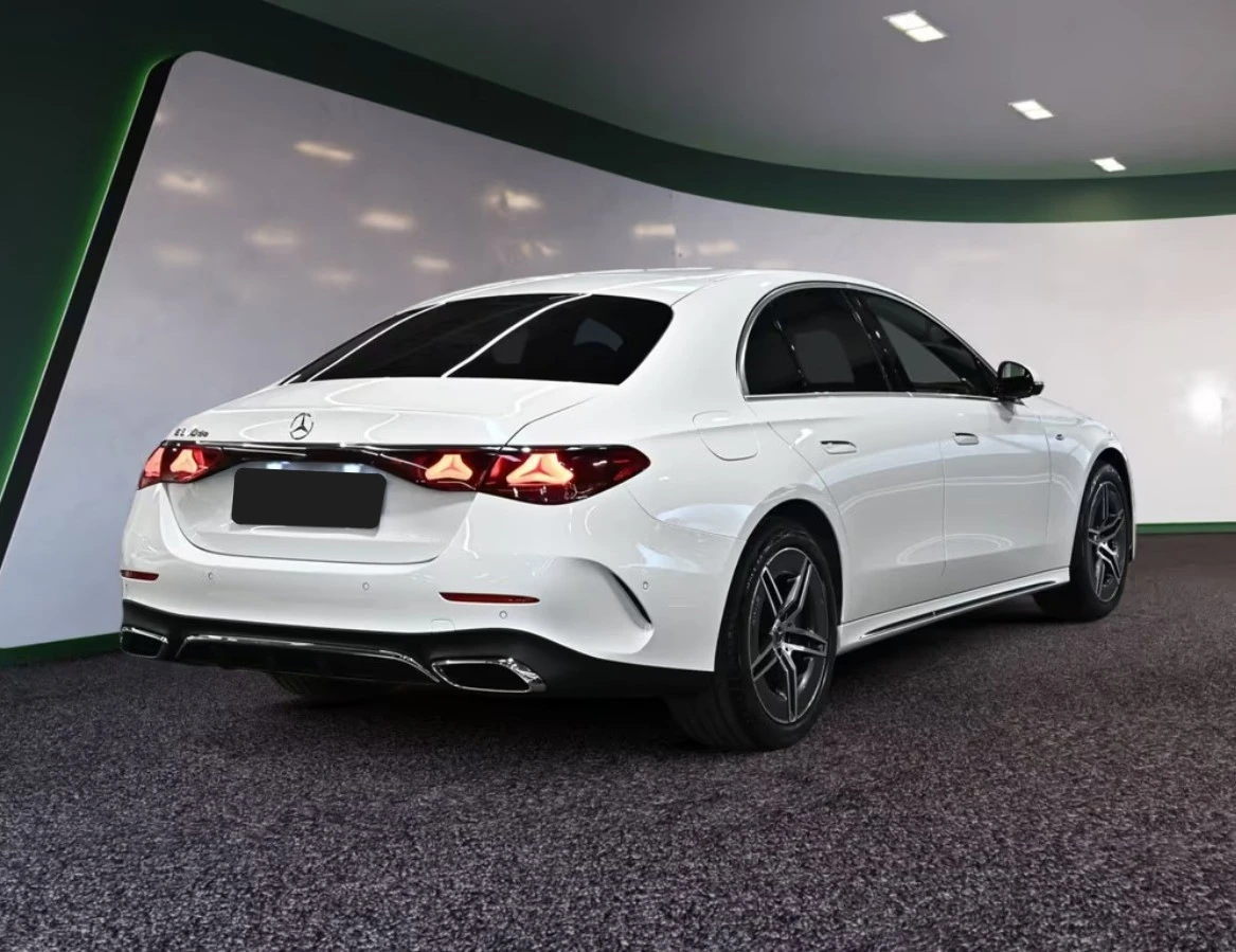 Mercedes-Benz E 300 de* 4Matic* AMG* Sport Advanced+ * Digital Light, снимка 2 - Автомобили и джипове - 54069876