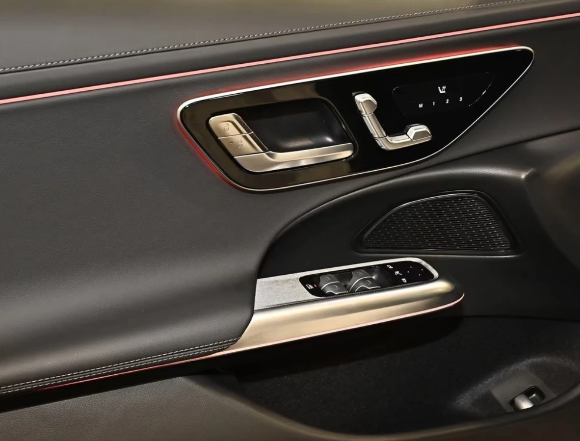 Mercedes-Benz E 300 de* 4Matic* AMG* Sport Advanced+ * Digital Light, снимка 6 - Автомобили и джипове - 54069876