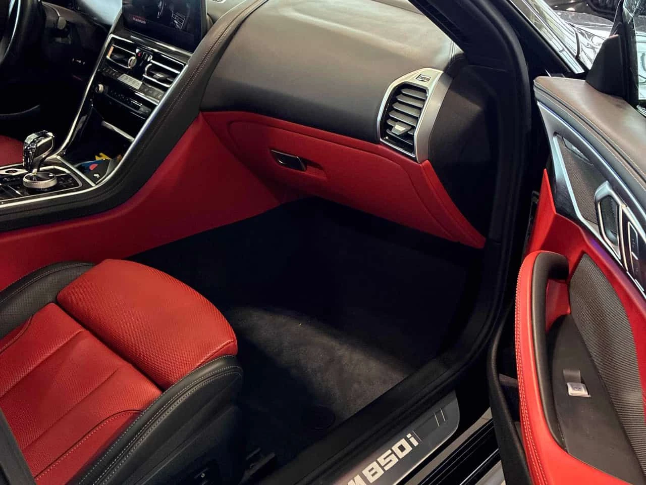 BMW 850 xDrive * ГЛАВНО ПРЕДСТАВИТЕЛСТВО НА BMW, снимка 13 - Автомобили и джипове - 54906233