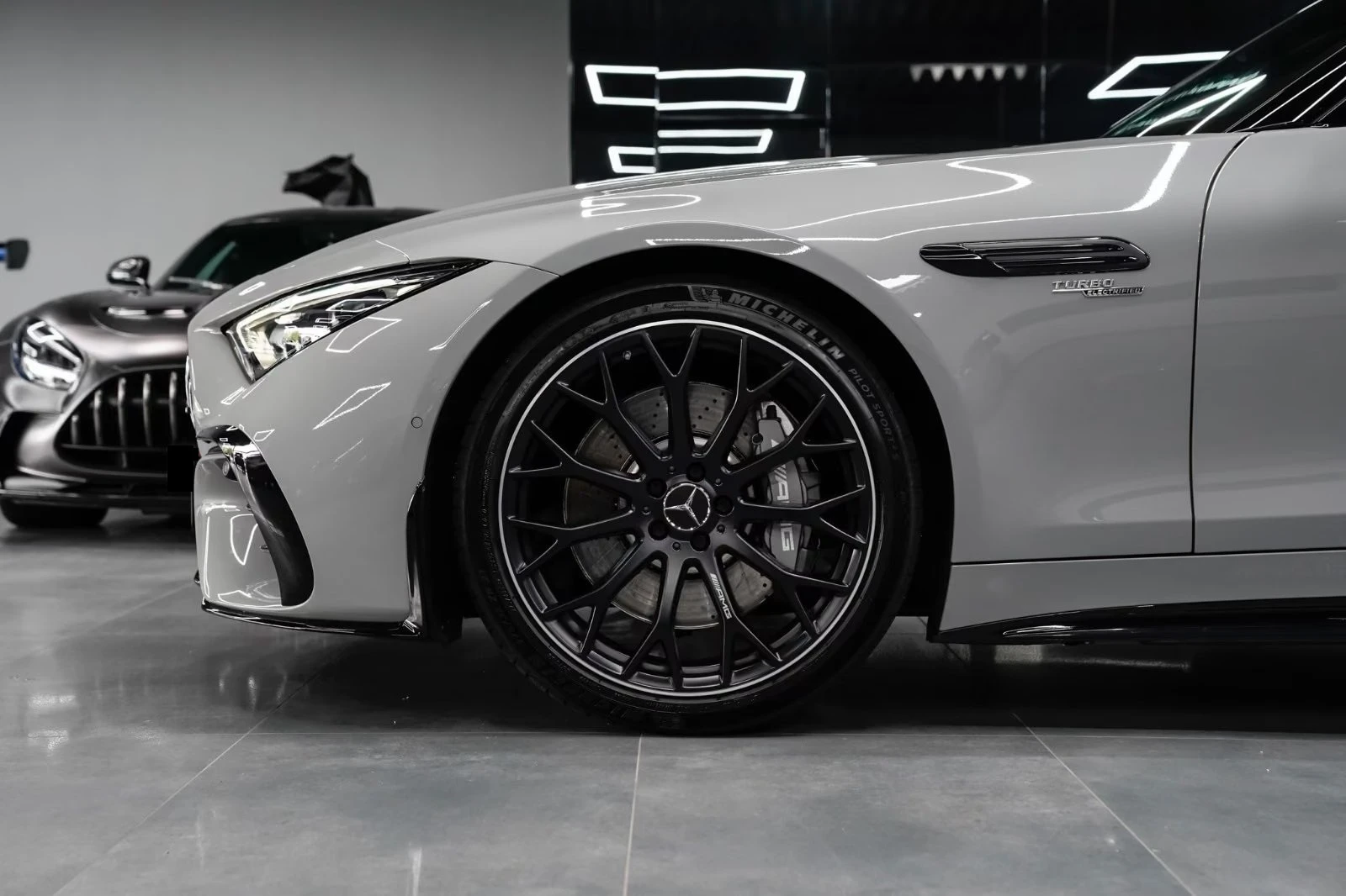 Mercedes-Benz SL 43 AMG V8 STYLE / NIGHT / BURM / EXCLUSIVE / HUD / 360 / , снимка 8 - Автомобили и джипове - 55923229