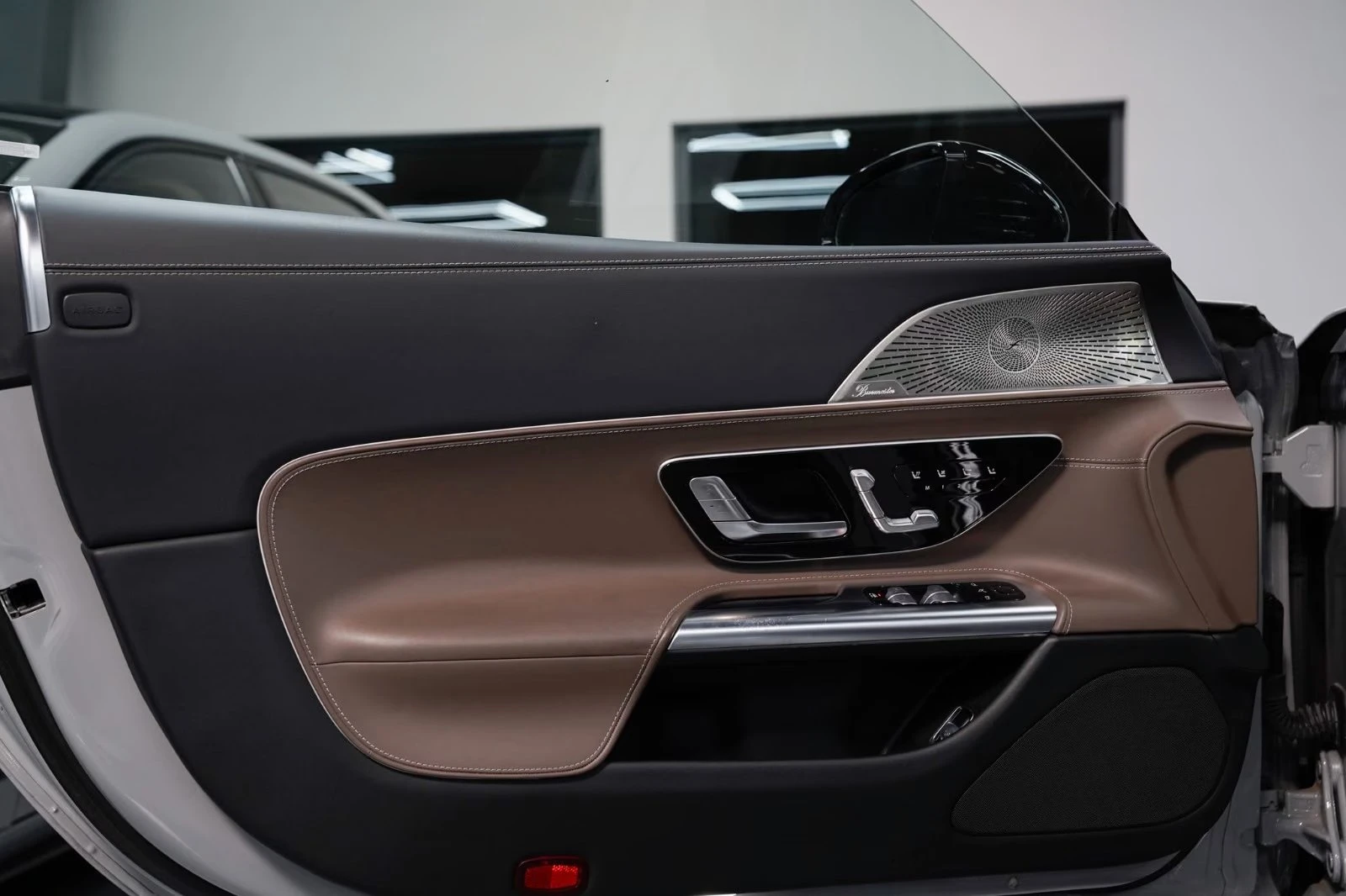 Mercedes-Benz SL 43 AMG V8 STYLE / NIGHT / BURM / EXCLUSIVE / HUD / 360 / , снимка 10 - Автомобили и джипове - 55923229
