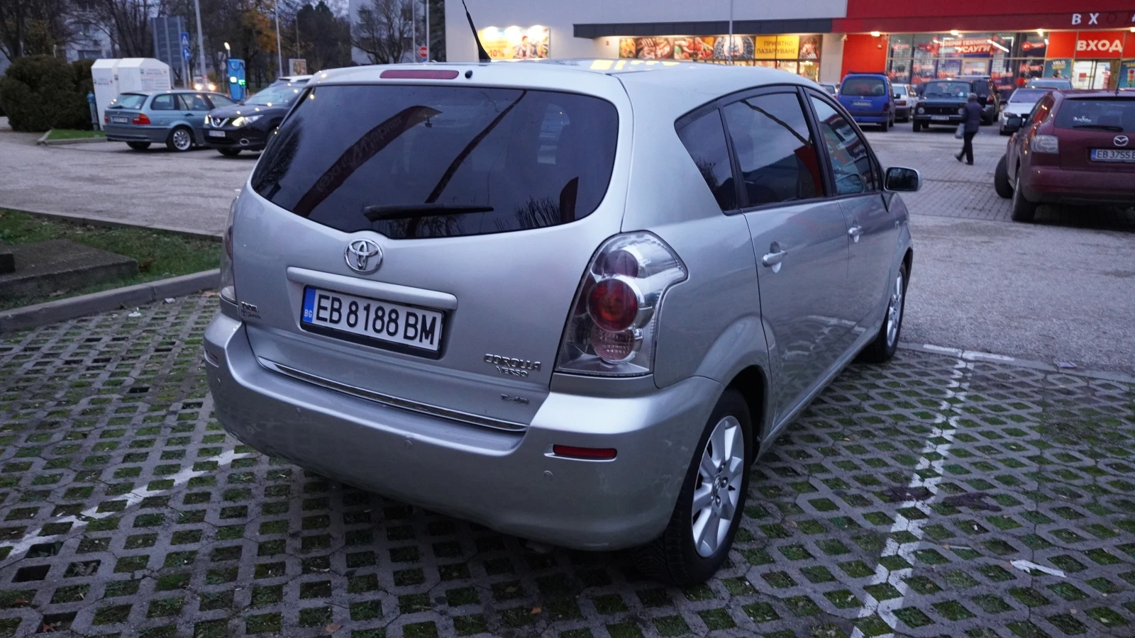 Toyota Corolla verso 2.2 D4D Facelift, снимка 4 - Автомобили и джипове - 56344482