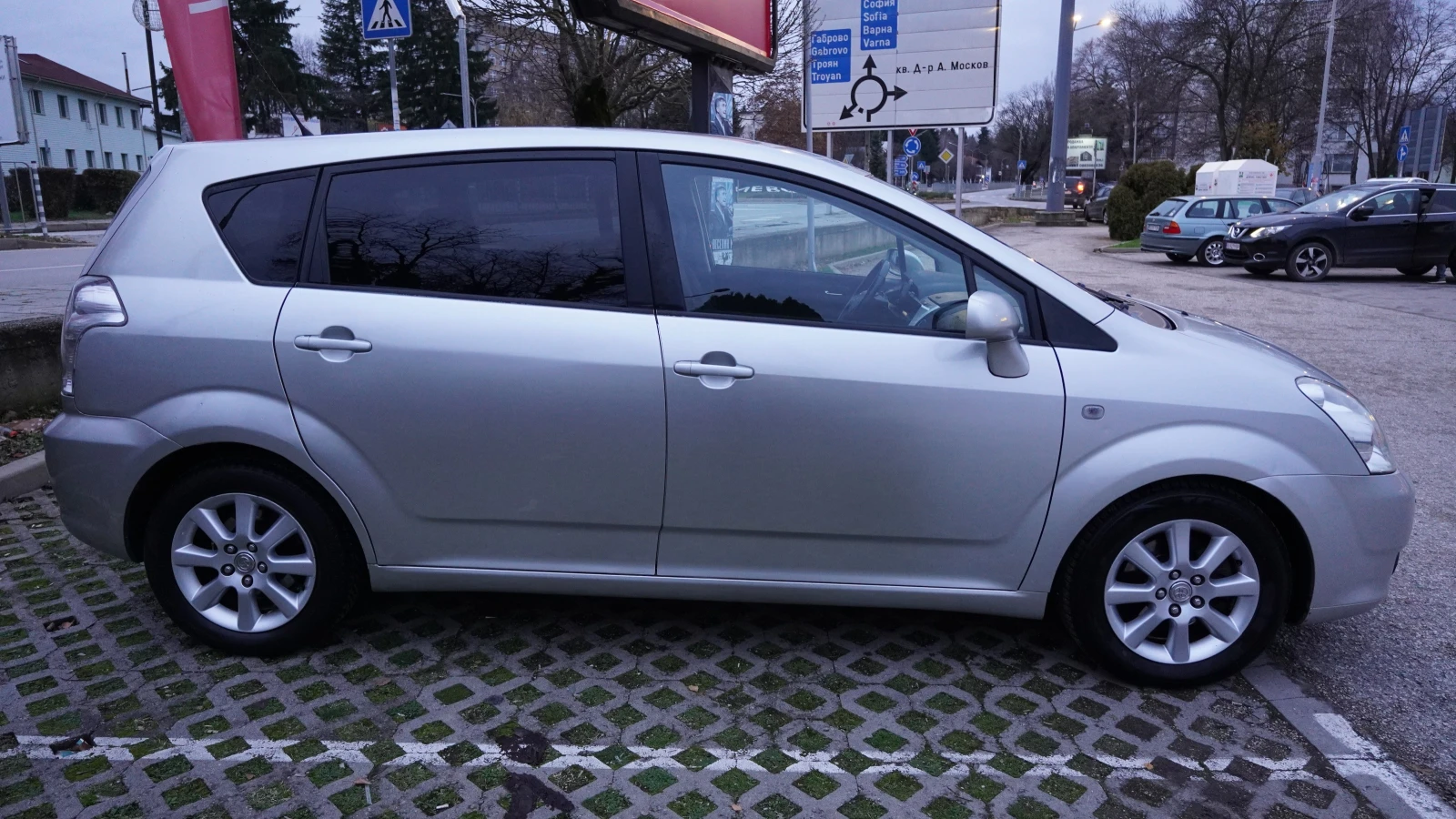 Toyota Corolla verso 2.2 D4D Facelift, снимка 3 - Автомобили и джипове - 56344482