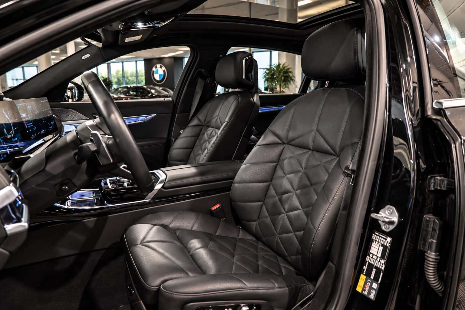 BMW 750 e* Xdrive* Full* B&O* SkyLounge* Pano* ЛИЗИНГ , снимка 5 - Автомобили и джипове - 56684649