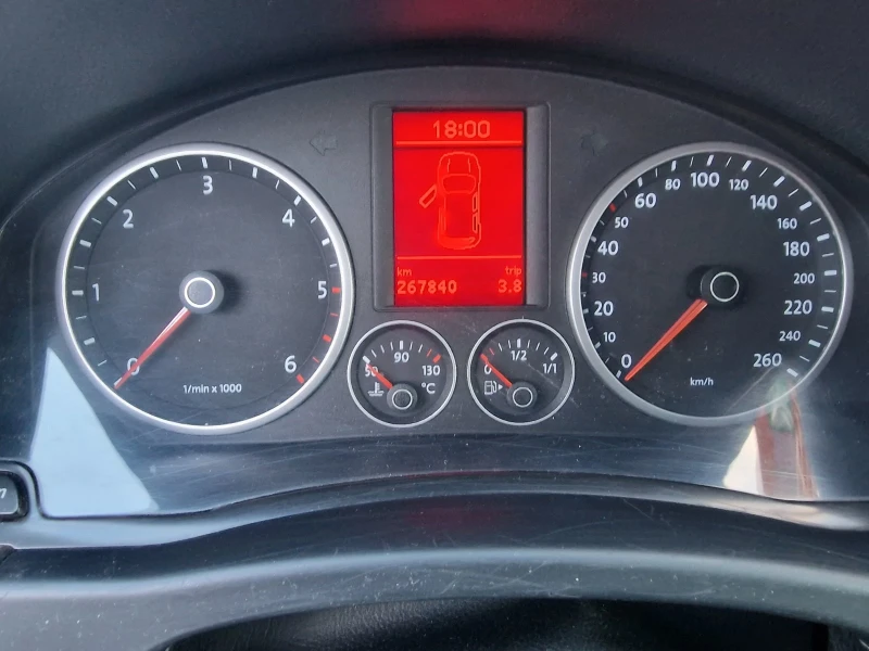 VW Tiguan 2.0 TDI 4MOTION, снимка 11 - Автомобили и джипове - 52876712