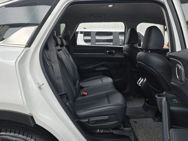 Kia Sorento Diesel 2.2 4WD| 202к.с.| ВКЛ.ТЕХНОТЕСТ, снимка 12 - Автомобили и джипове - 55616560