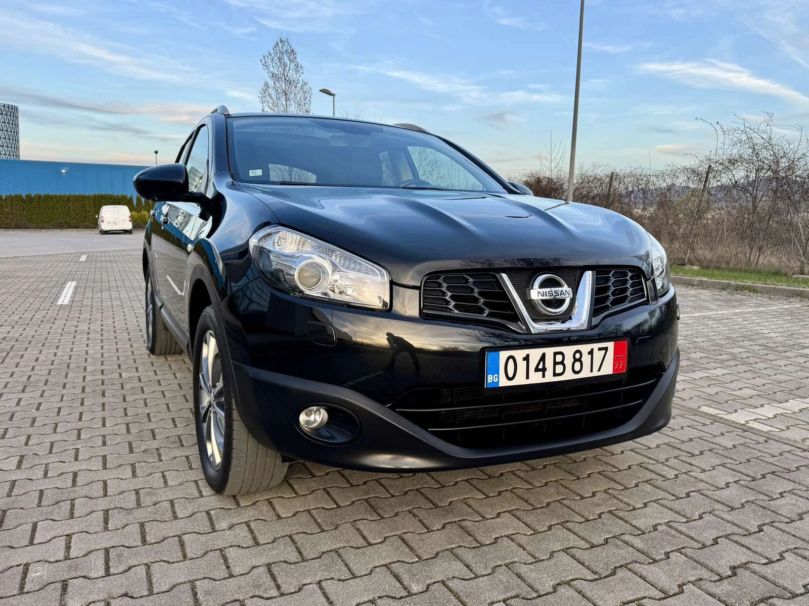 Nissan Qashqai 2.0i ПЕРФЕКТНА * КОЖЕН САЛОН * НАВИГАЦИЯ * КАМЕРА  - изображение 7