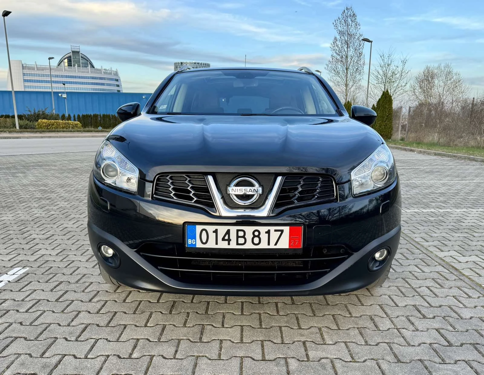 Nissan Qashqai 2.0i ПЕРФЕКТНА * КОЖЕН САЛОН * НАВИГАЦИЯ * КАМЕРА  - изображение 8