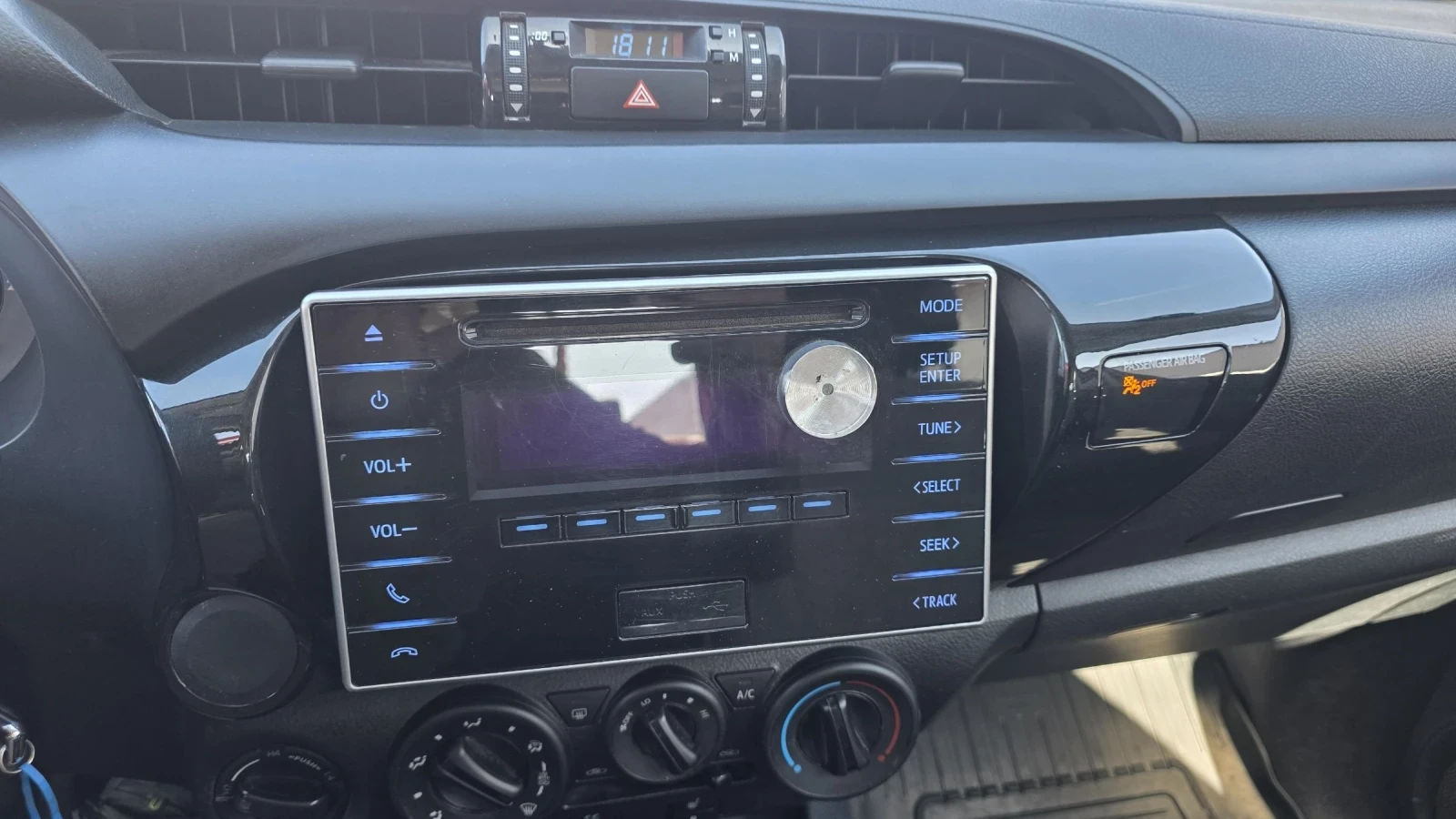 Toyota Hilux 2.4 D-4D 4X4 EURO 6 B, снимка 13 - Автомобили и джипове - 53825921