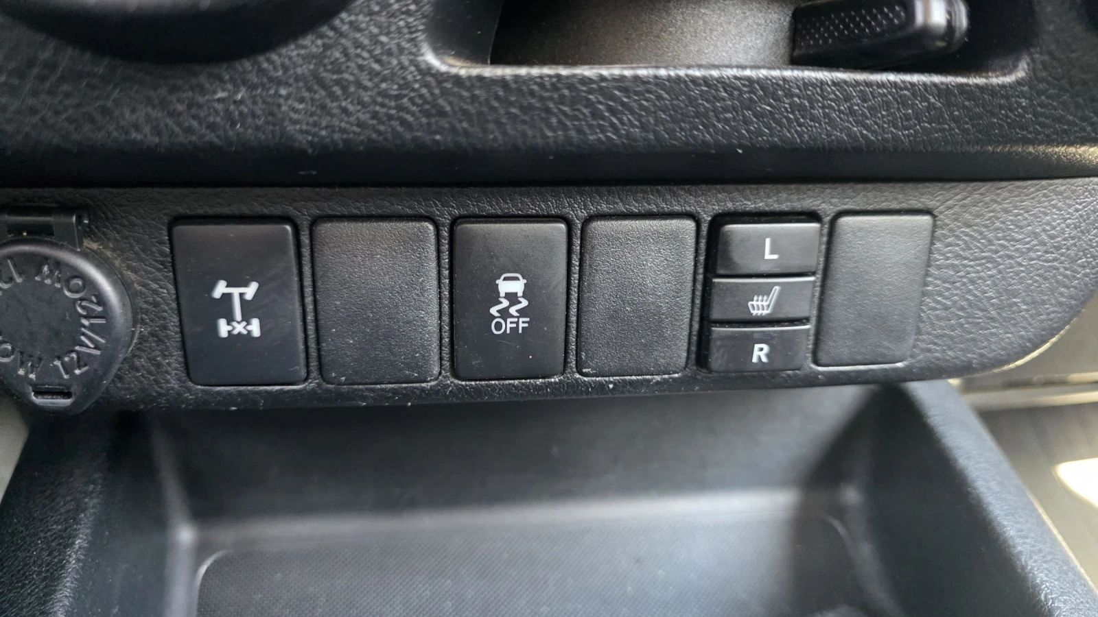 Toyota Hilux 2.4 D-4D 4X4 EURO 6 B, снимка 15 - Автомобили и джипове - 53825921