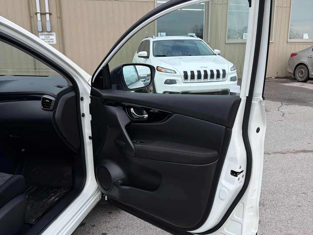 Nissan Qashqai * AWD CVT * CARFAX * ЦЕНА ДО БГ, снимка 16 - Автомобили и джипове - 53872296