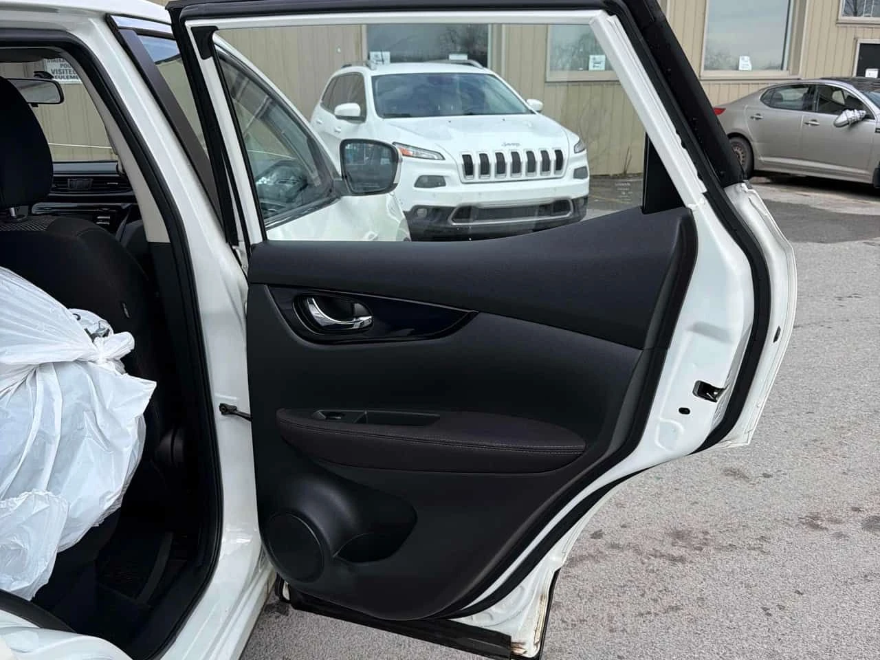 Nissan Qashqai * AWD CVT * CARFAX * ЦЕНА ДО БГ, снимка 15 - Автомобили и джипове - 53872296