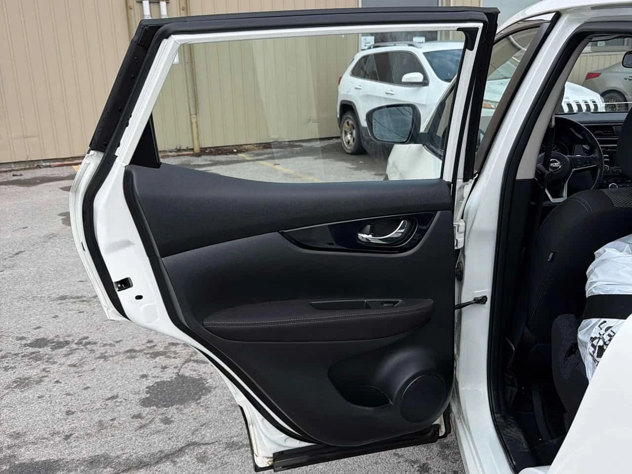 Nissan Qashqai * AWD CVT * CARFAX * ЦЕНА ДО БГ, снимка 13 - Автомобили и джипове - 53872296