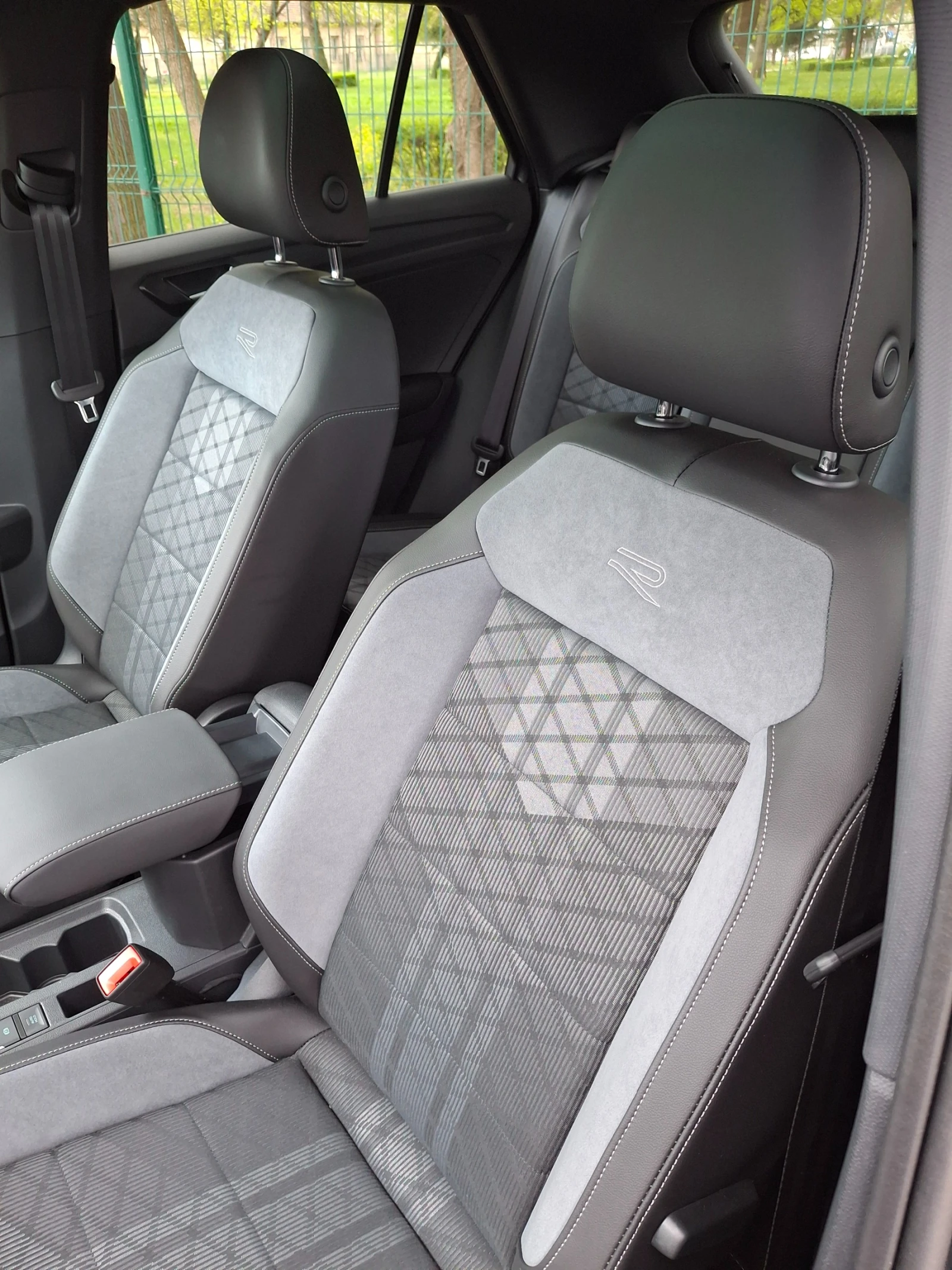 VW T-Roc R-Line BLACK STYLE, снимка 9 - Автомобили и джипове - 54236838