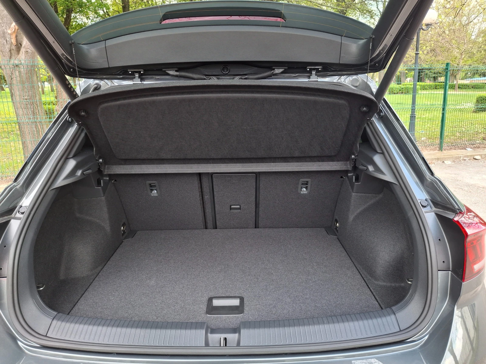 VW T-Roc R-Line BLACK STYLE, снимка 15 - Автомобили и джипове - 54236838