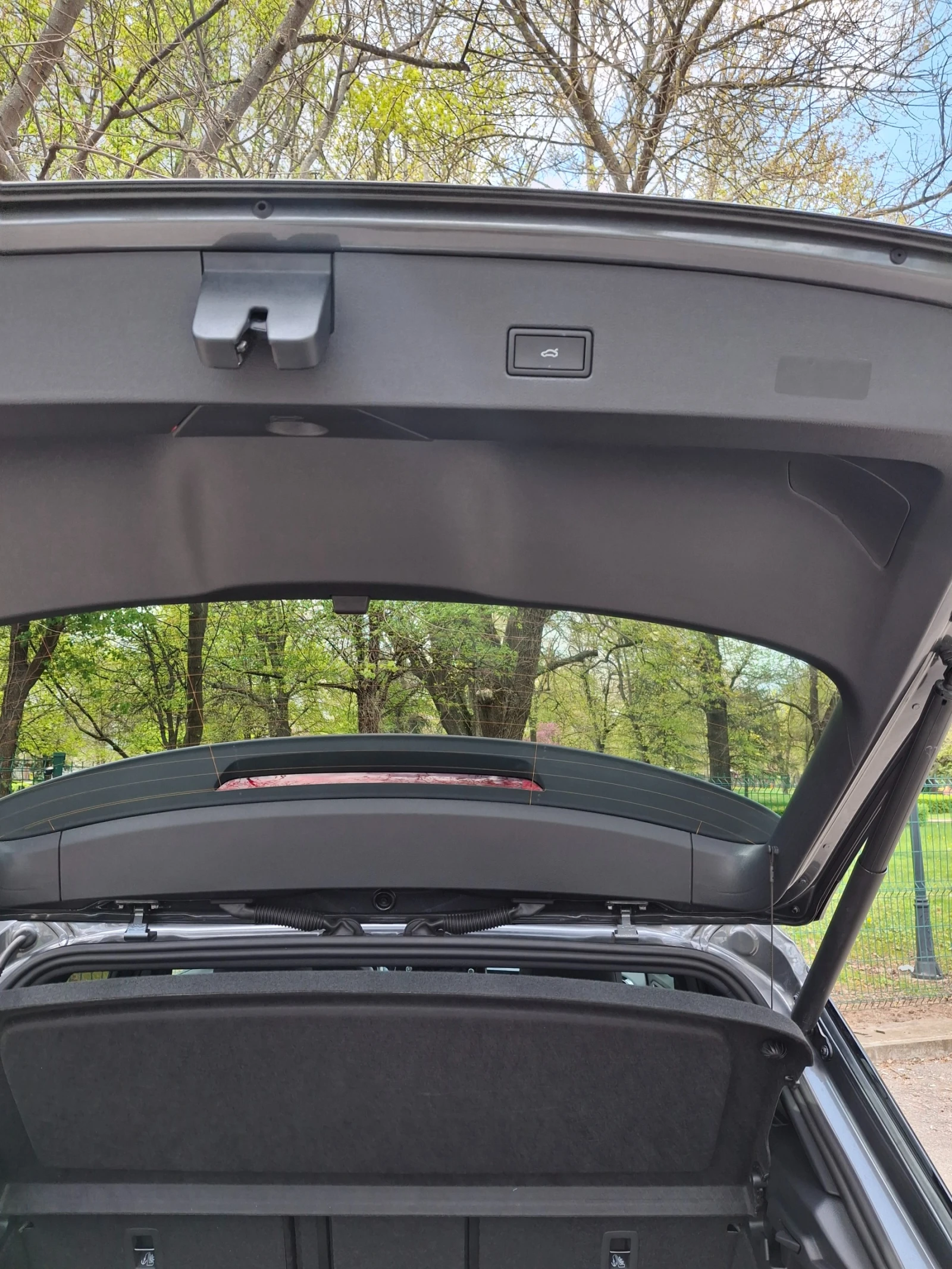 VW T-Roc R-Line BLACK STYLE, снимка 16 - Автомобили и джипове - 54236838