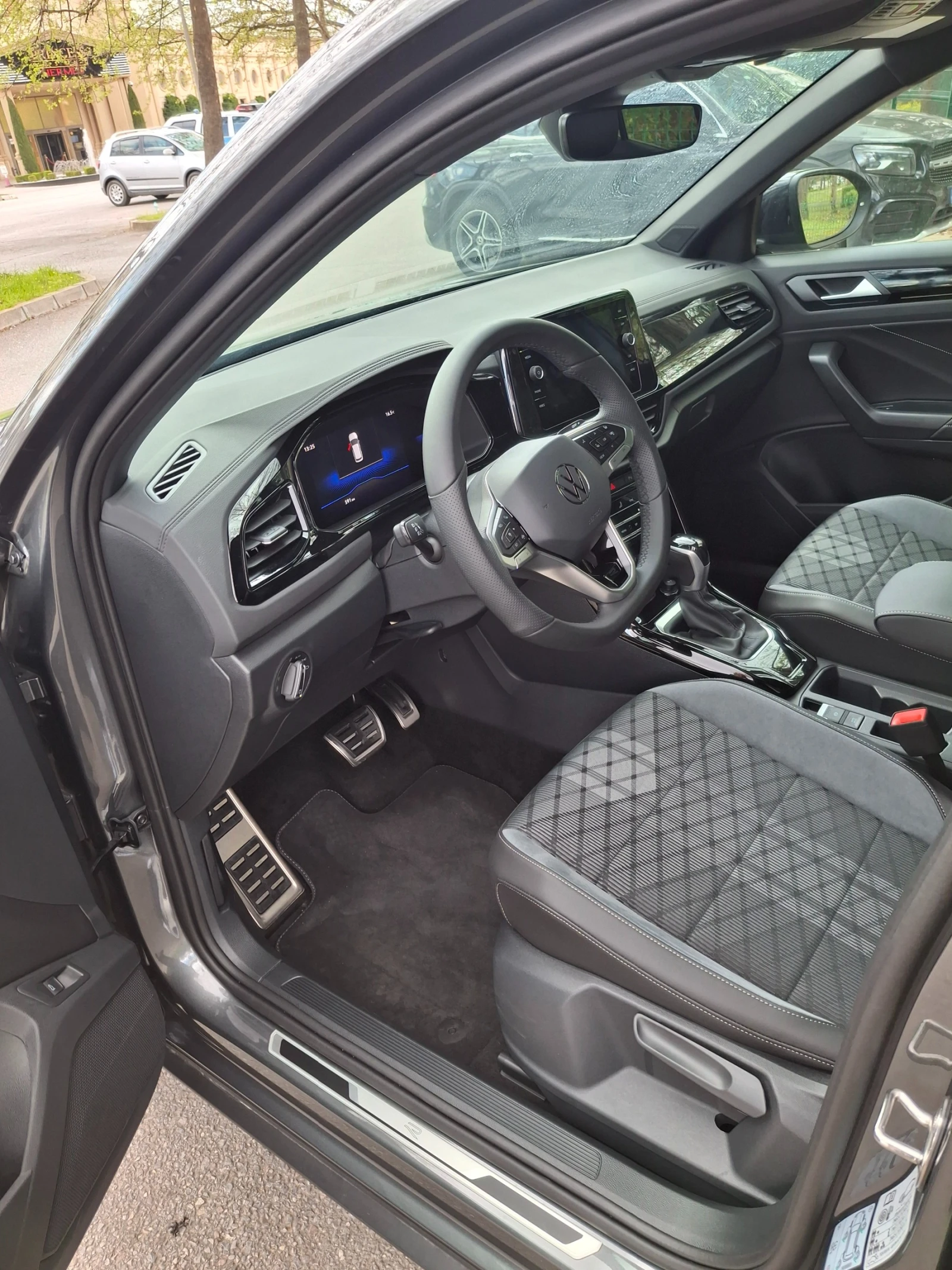 VW T-Roc R-Line BLACK STYLE, снимка 10 - Автомобили и джипове - 54236838