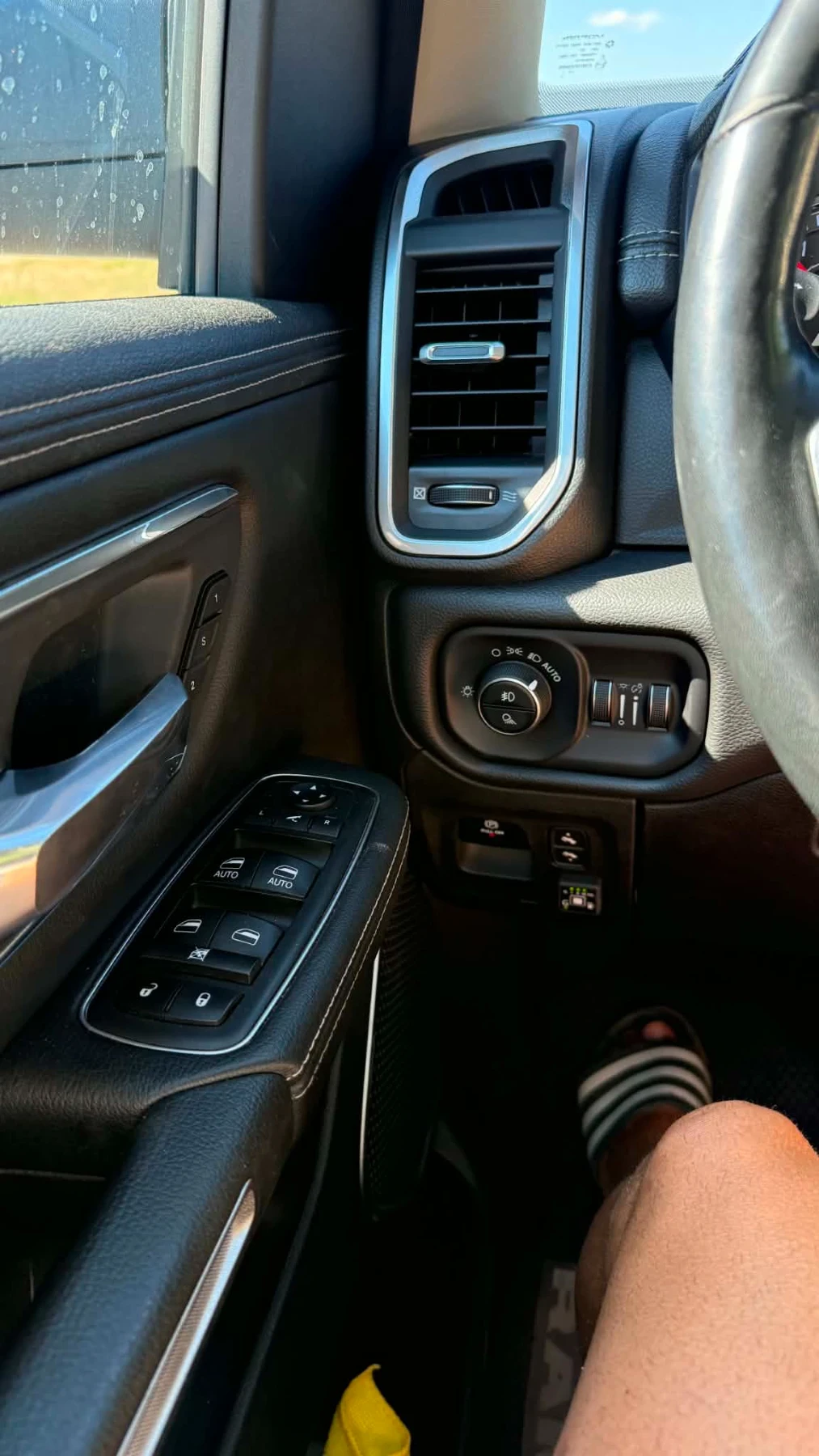 Dodge RAM 1500 LARAMIE, HEMI 5, 7 ГАЗ, снимка 9 - Автомобили и джипове - 56014637