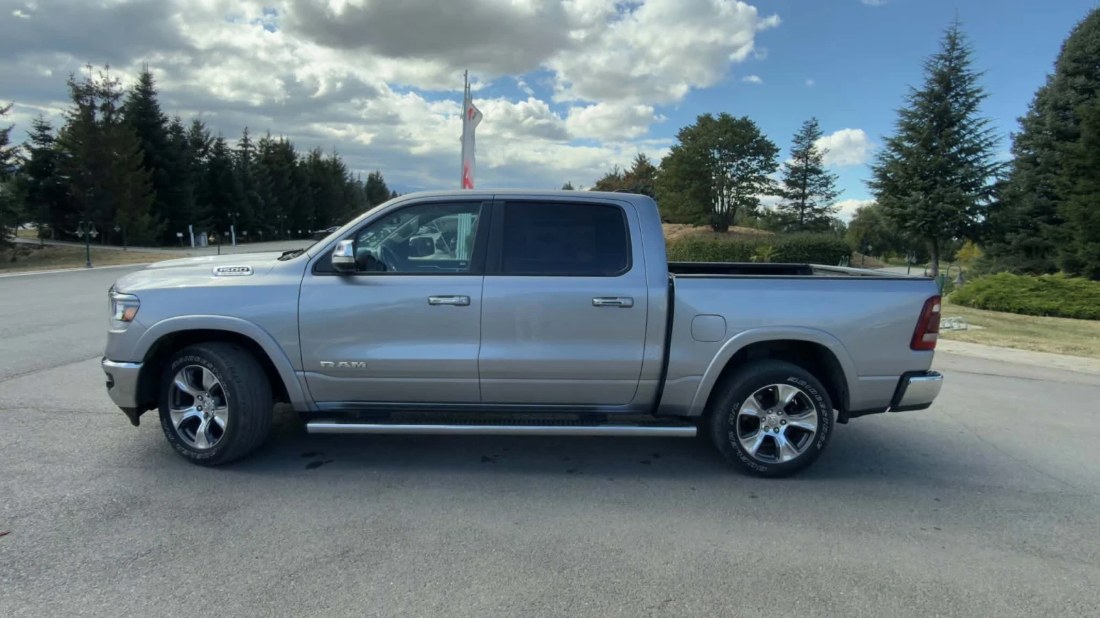 Dodge RAM 1500 LARAMIE, HEMI 5, 7 ГАЗ, снимка 2 - Автомобили и джипове - 56014637