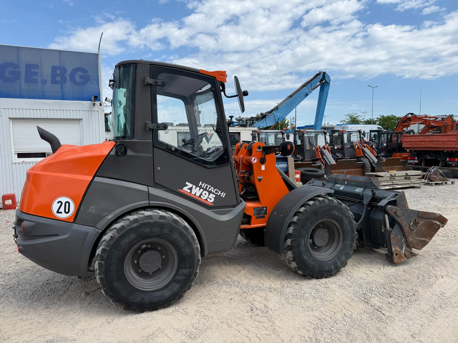 Челен товарач Hitachi ZW 95-6, снимка 11 - Индустриална техника - 54571897