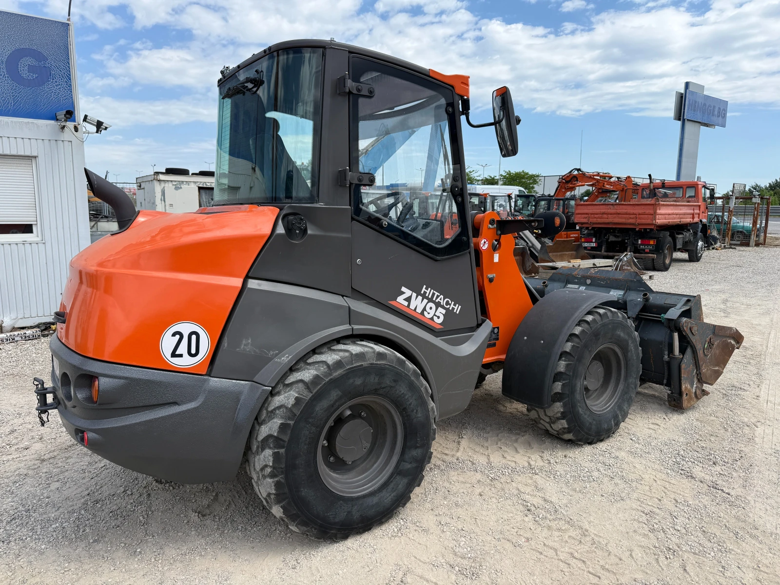 Челен товарач Hitachi ZW 95-6, снимка 10 - Индустриална техника - 54571897