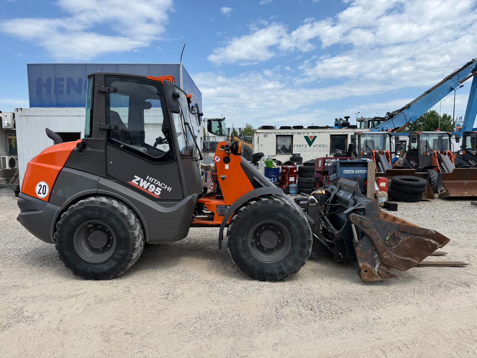 Челен товарач Hitachi ZW 95-6, снимка 13 - Индустриална техника - 54571897