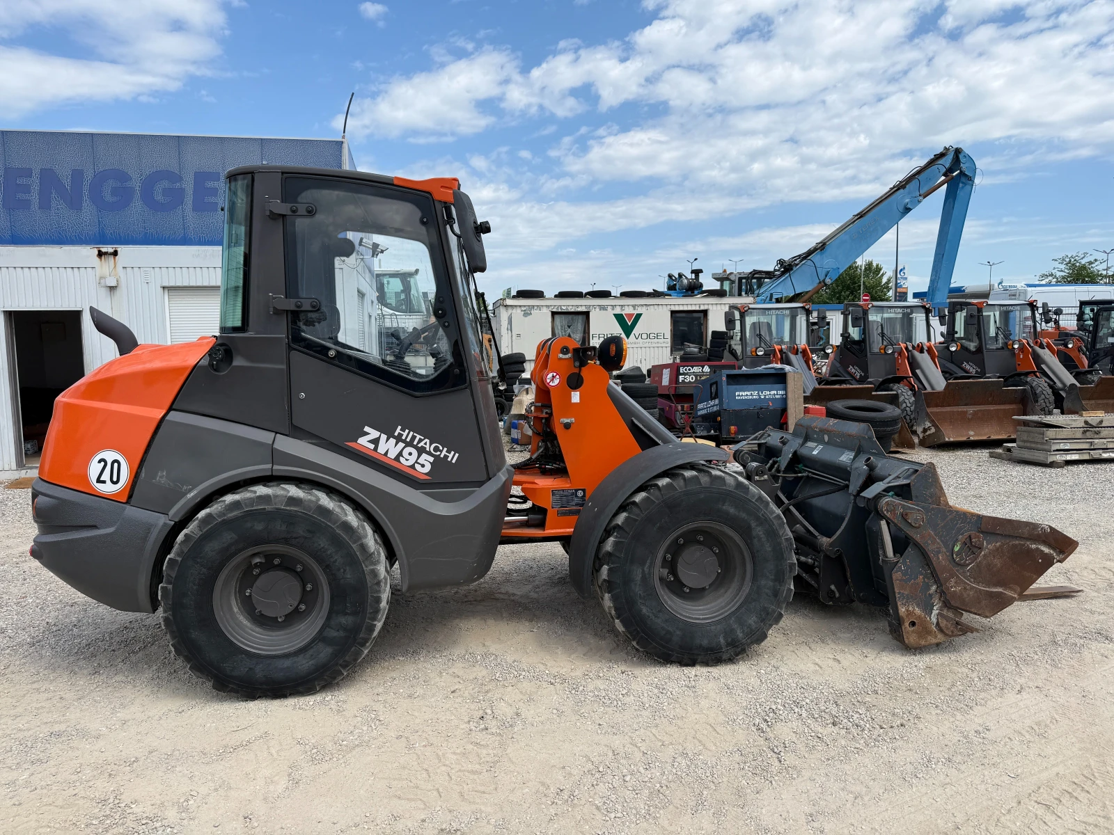 Челен товарач Hitachi ZW 95-6, снимка 12 - Индустриална техника - 54571897