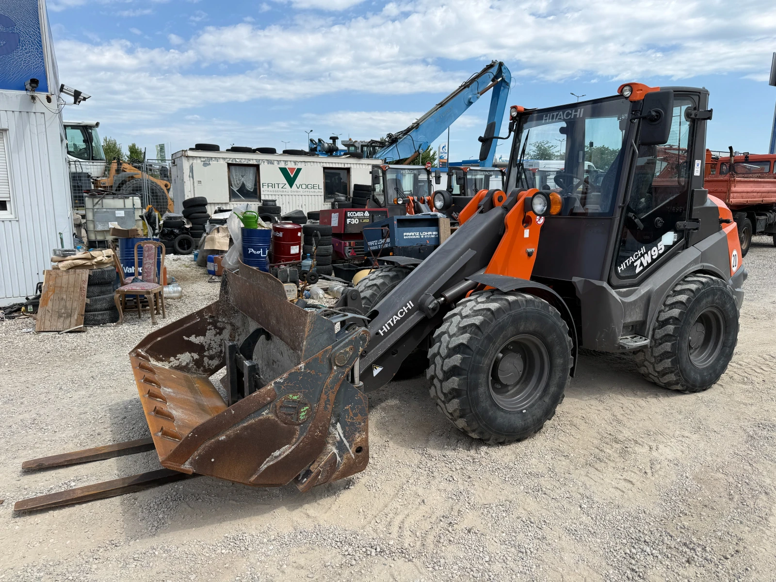Челен товарач Hitachi ZW 95-6, снимка 3 - Индустриална техника - 54571897