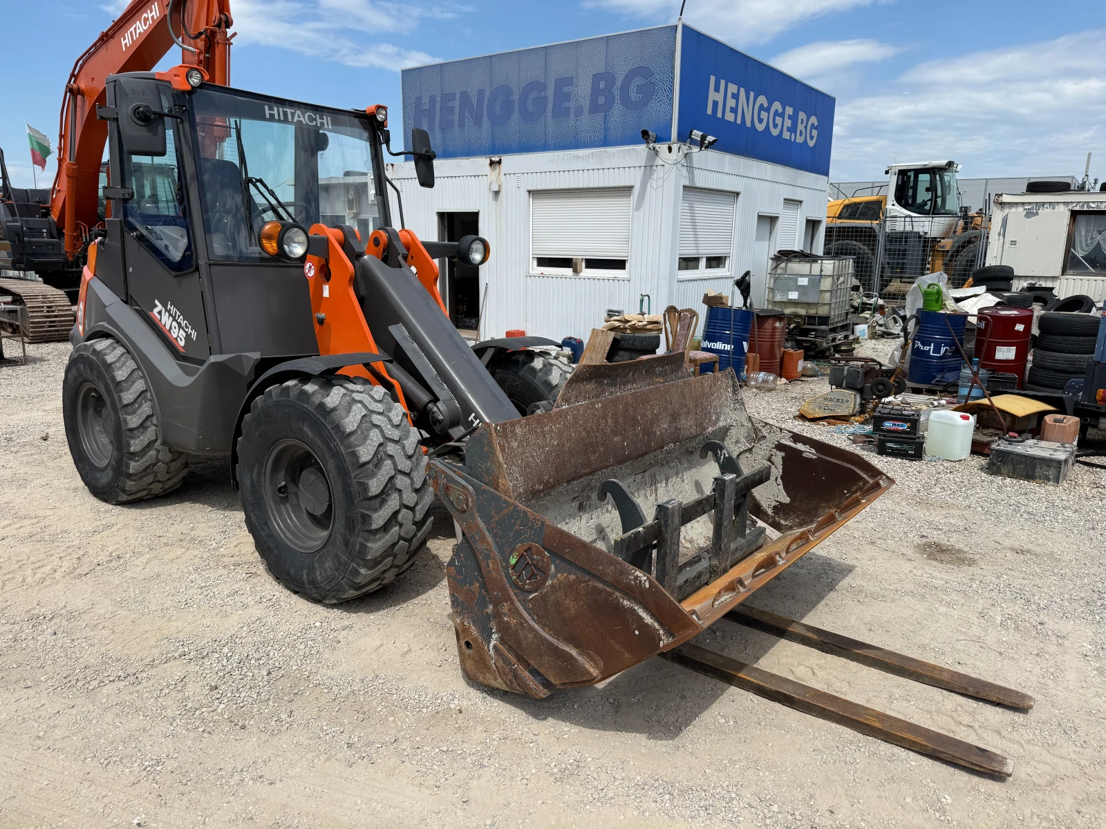 Челен товарач Hitachi ZW 95-6, снимка 15 - Индустриална техника - 54571897