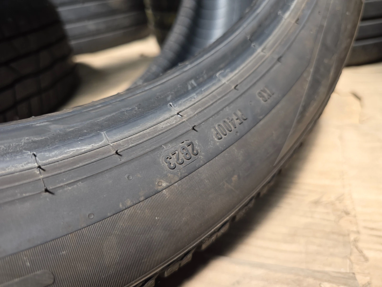 Гуми Всесезонни 235/45R20, снимка 9 - Гуми и джанти - 55492112
