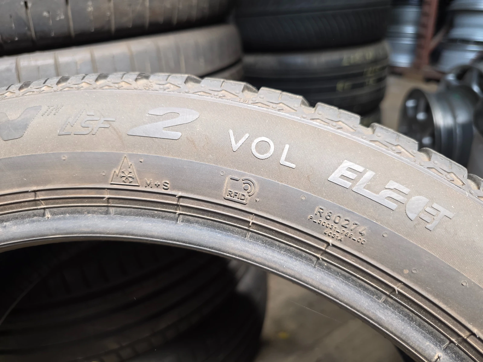 Гуми Всесезонни 235/45R20, снимка 6 - Гуми и джанти - 55492112