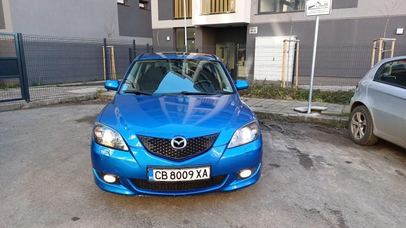 Mazda 3 1.6 Дизел гаражен автомобил , снимка 1 - Автомобили и джипове - 48380855