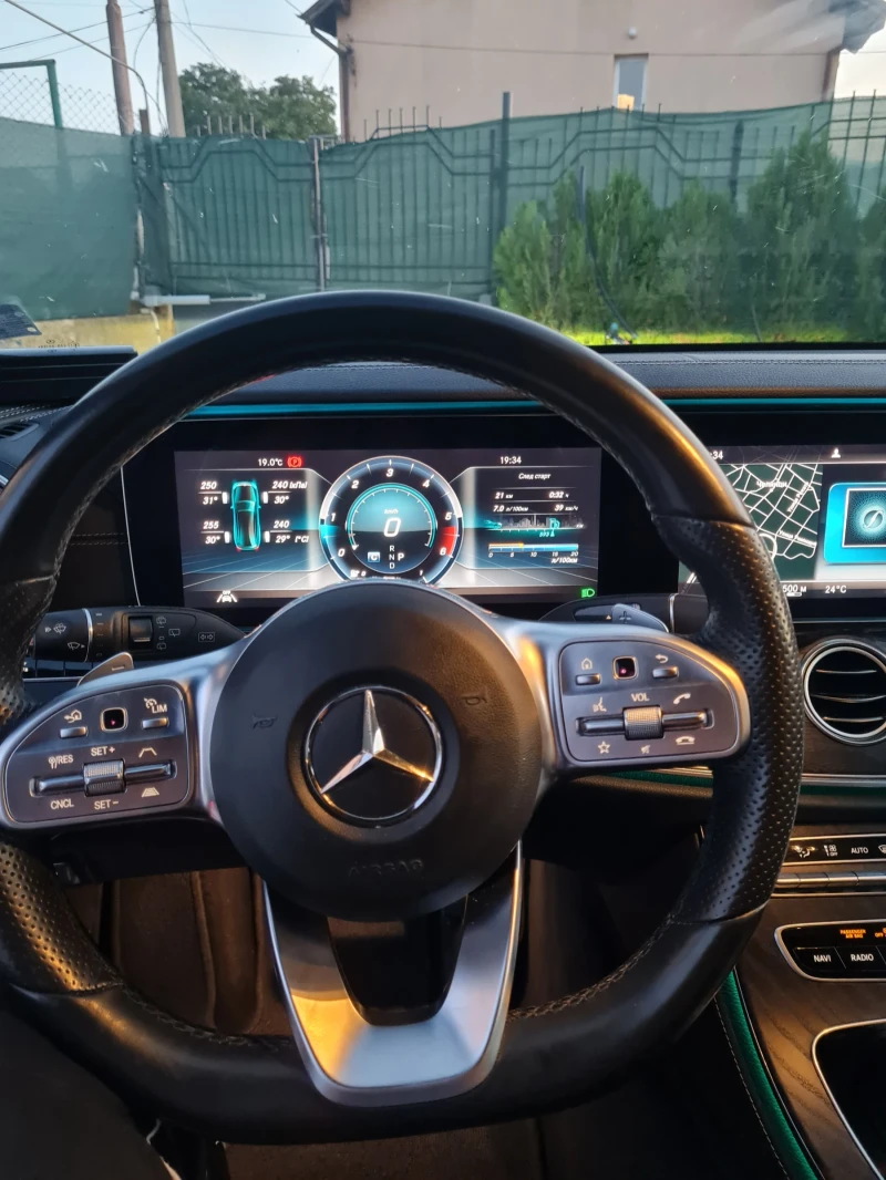 Mercedes-Benz E 220 AMG ORIGINAL СЕРВИЗНА КНИЖКА ОТ МЕРЦЕДЕС , снимка 12 - Автомобили и джипове - 52704074