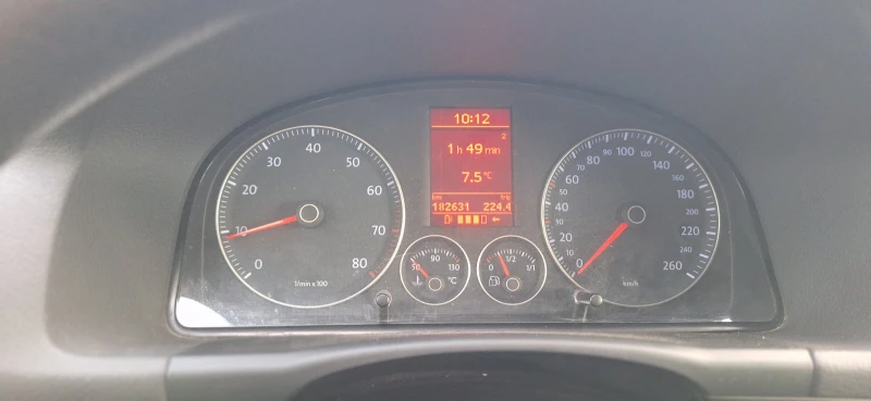 VW Touran, снимка 12 - Автомобили и джипове - 52773036