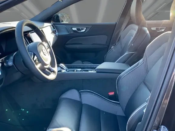 Volvo S60 B5 AWD = Ultimate Dark = Гаранция, снимка 5 - Автомобили и джипове - 54178705