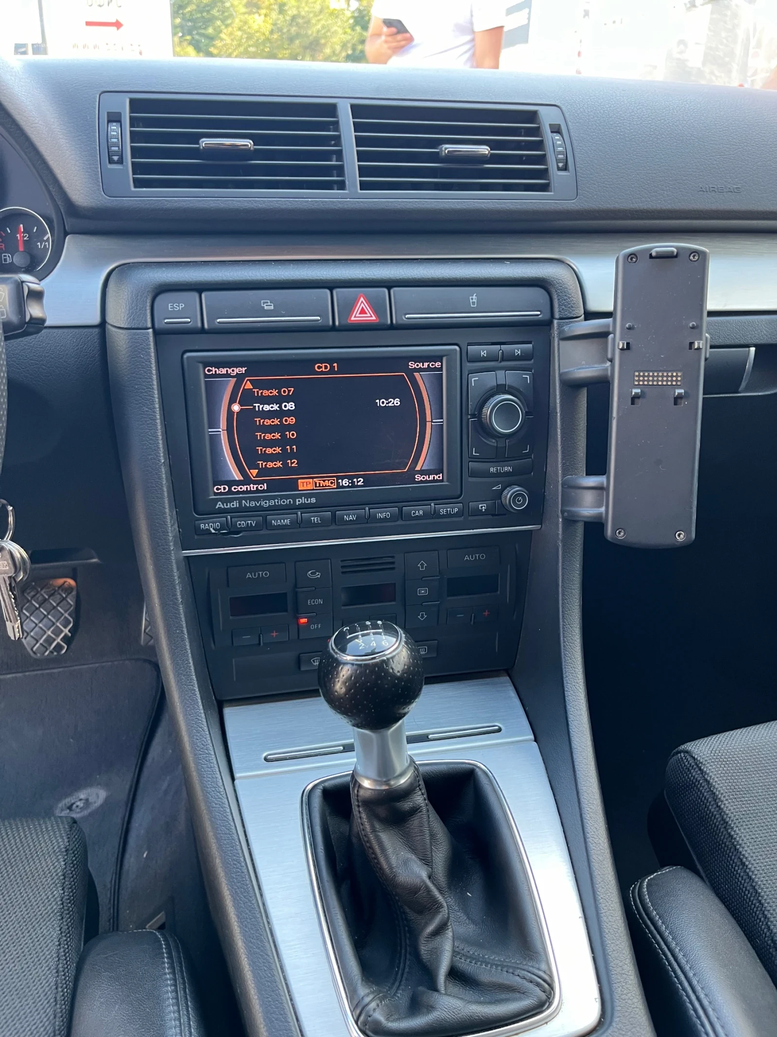 Audi A4 2.0TDI S-LINE - изображение 9