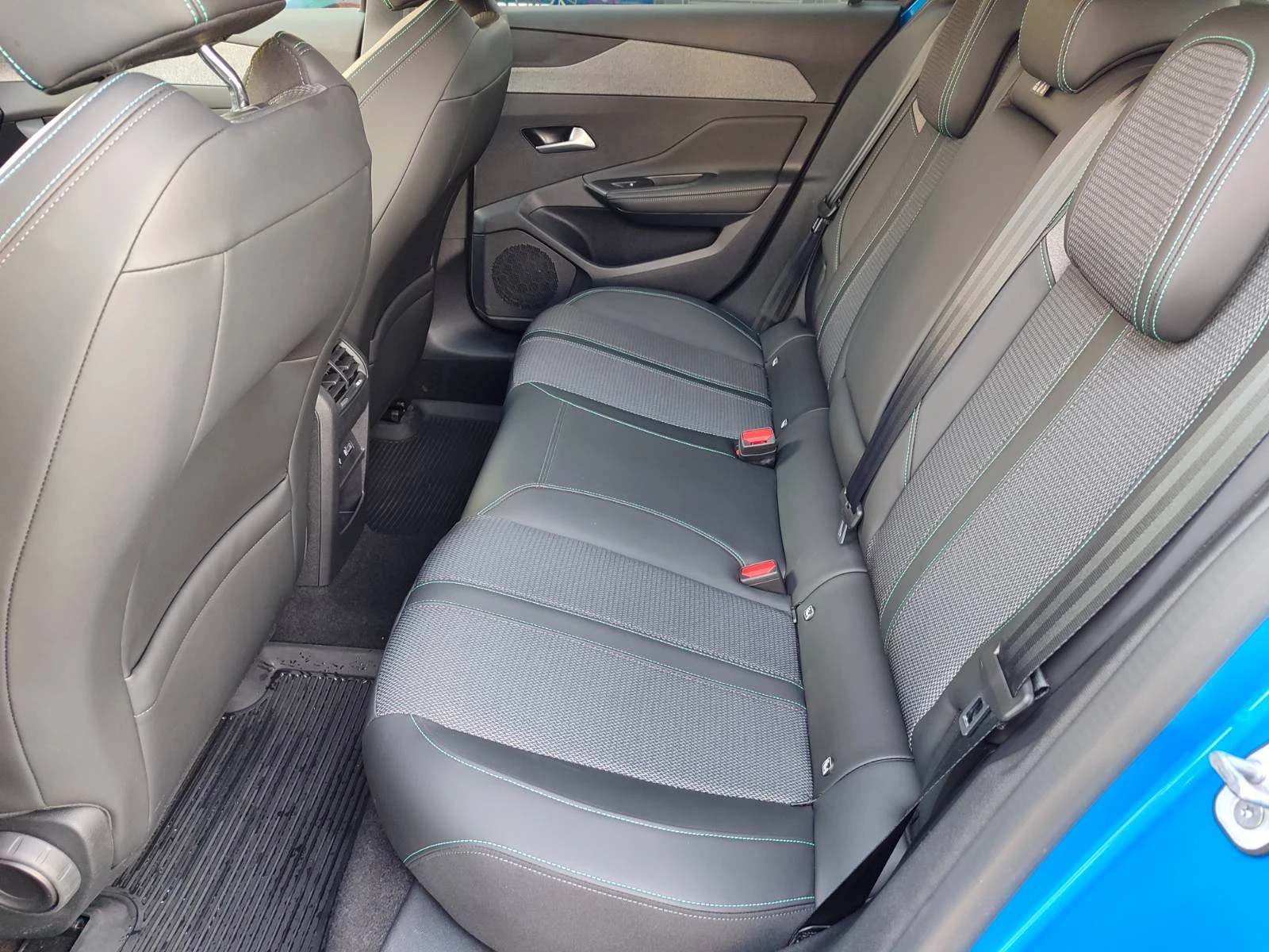 Peugeot 308 Allure 1.2 PureTech 130 BVM6 | Mobile.bg   12