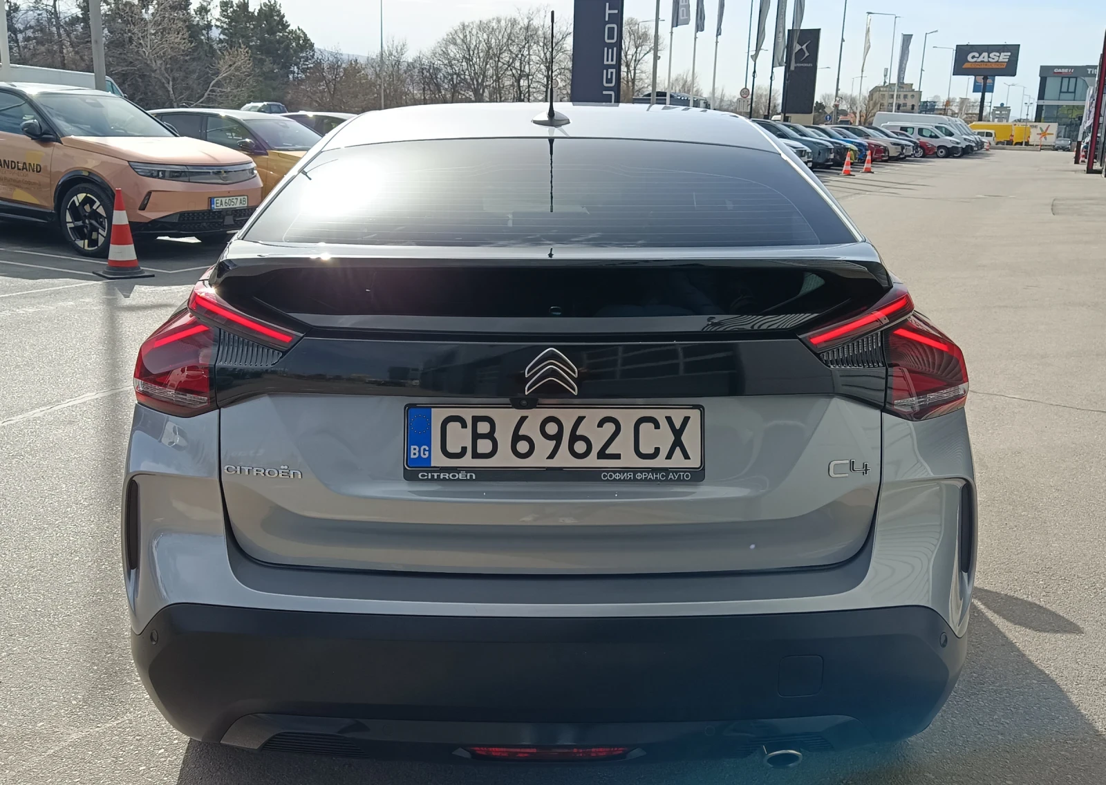 Citroen C4 FEEL PACK В ГАРАНЦИЯ с 2 комплекта гуми с джанти - изображение 5