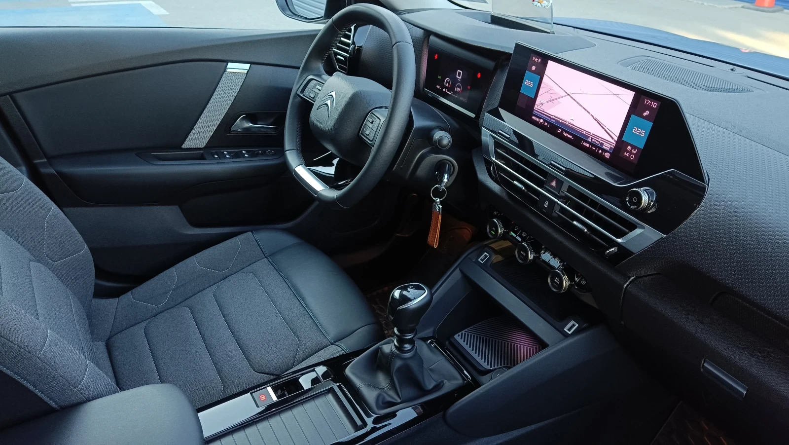 Citroen C4 FEEL PACK В ГАРАНЦИЯ с 2 комплекта гуми с джанти - изображение 9